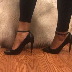 BCBG Generation Black Pumps